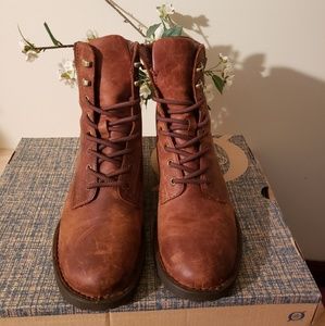 Born boots